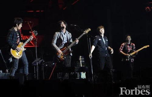 国产在线亚洲名人,璀璨星光下的璀璨人生